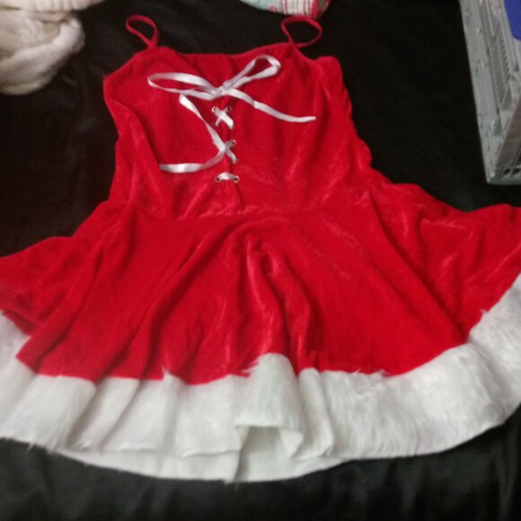 Holiday dress with hat - Picture 4 of 6